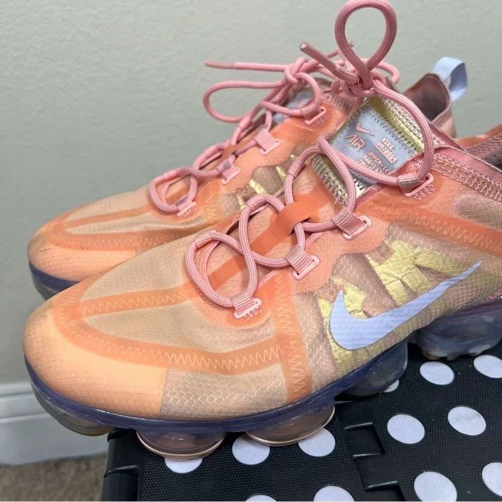 Nike Air VaporMax 2019 Running Shoes Womens Size 10 AR6632-603 Bleached Coral
